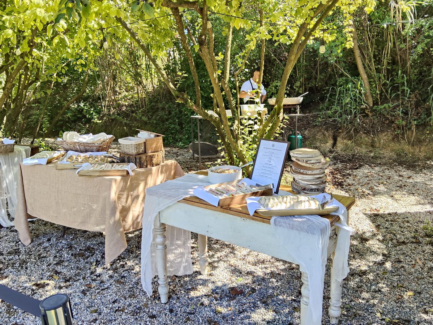 Tavolo aperitivo nel parco