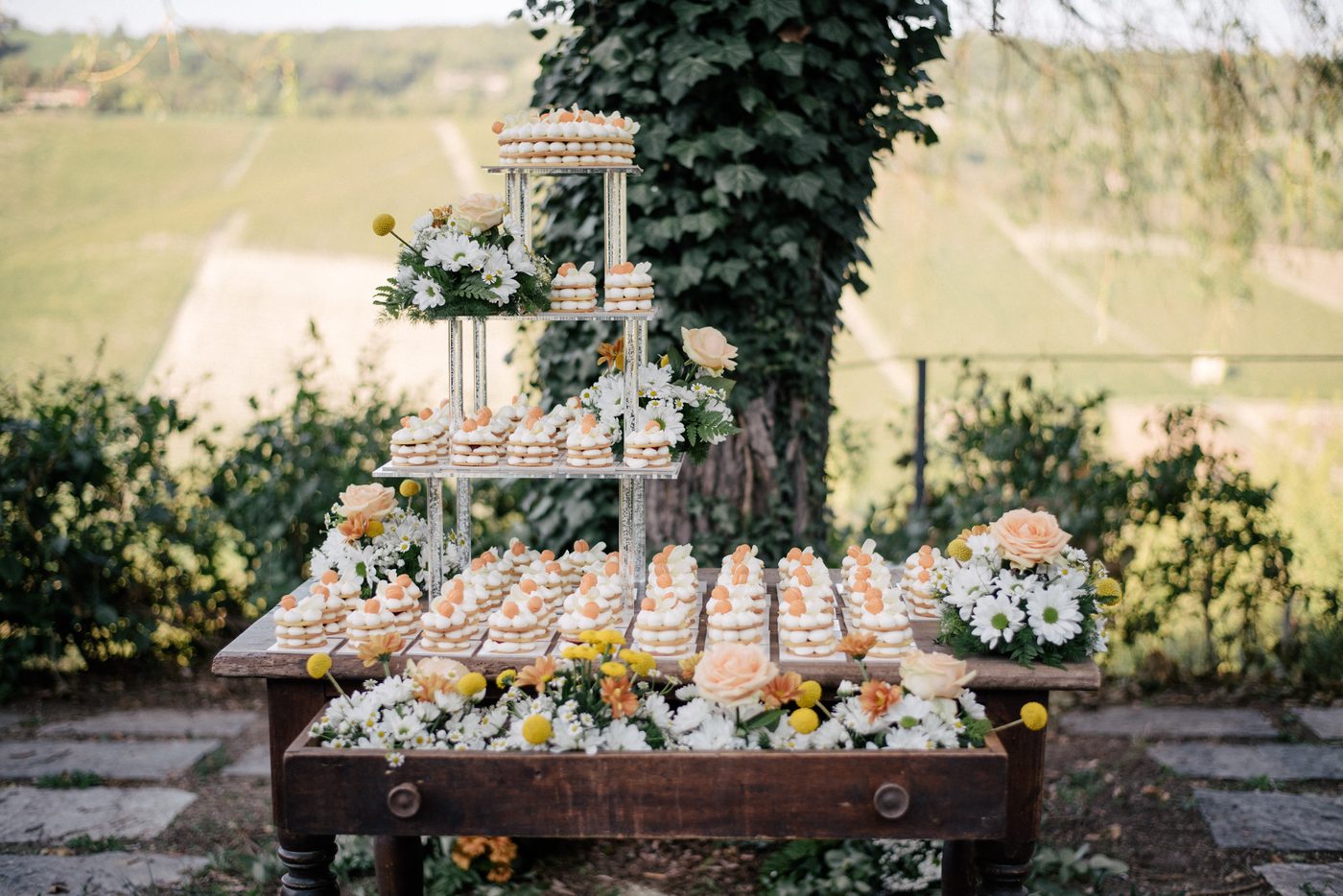 Buffet dolci con vista vigneto